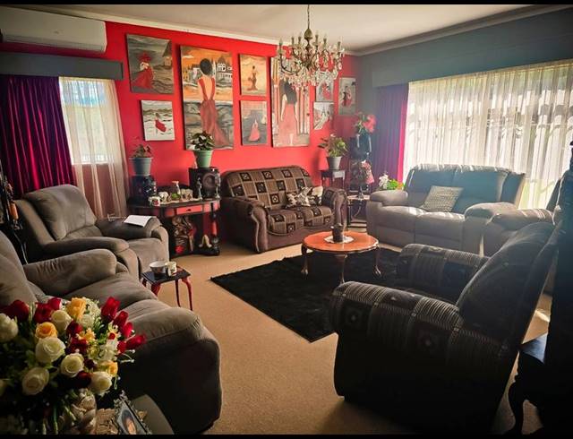 4 BEDROOM HOUSE FOR SALE IN HOSPITAALPARK